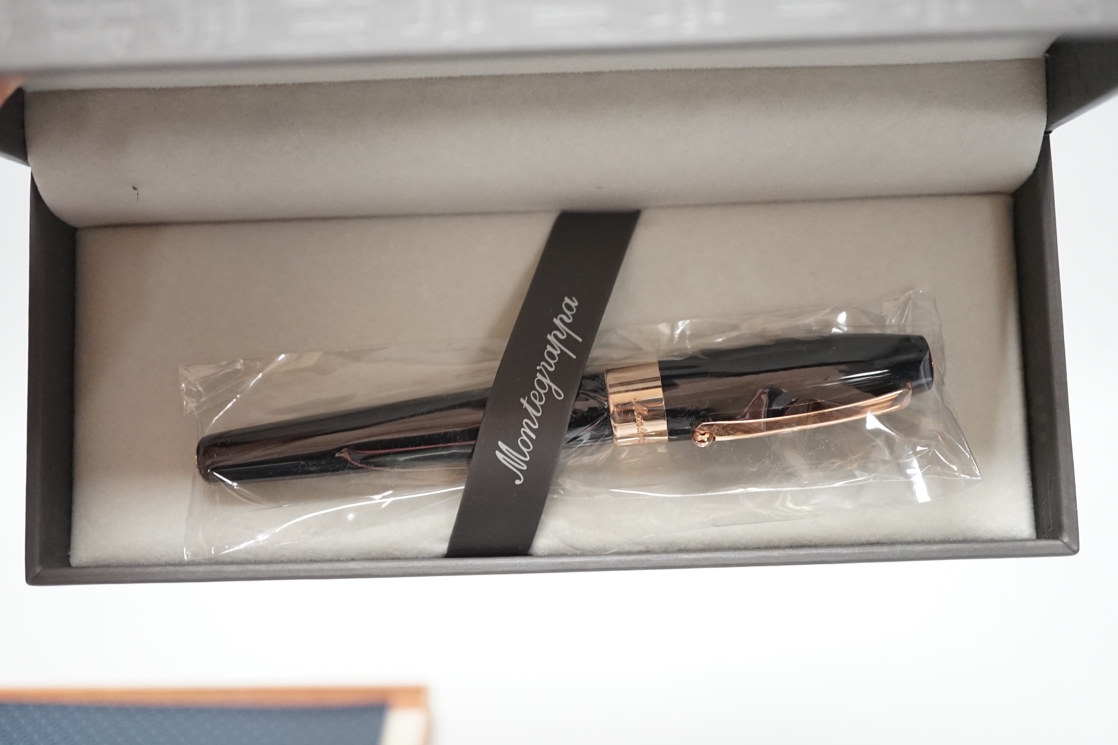 A Montegrappa Fortuna fountain pen and Ruble ball point pen, cased